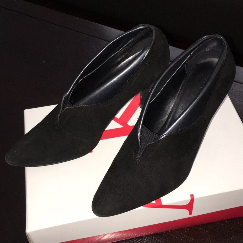Anne Klein black suede booties size 6